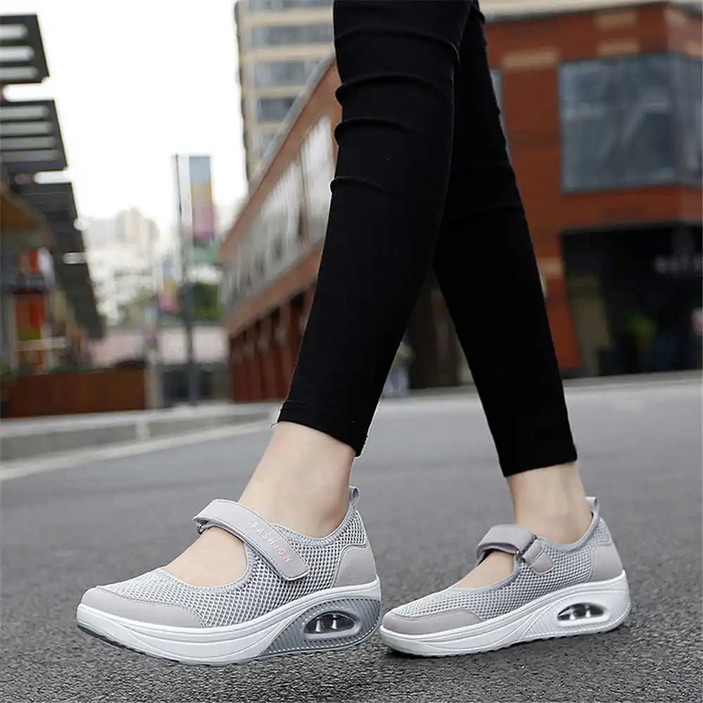 Home Office Tech Ideas - Sepatu Basket pria, sneaker olahraga warna